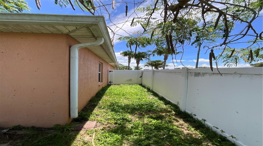 DAVENPORT, Florida 33837, 4 Bedrooms Bedrooms, ,2 BathroomsBathrooms,Residential,For Sale,CAPTAIN HOOK,0,MFRO6331355