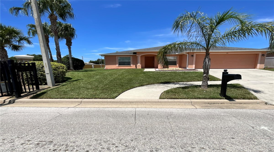DAVENPORT, Florida 33837, 4 Bedrooms Bedrooms, ,2 BathroomsBathrooms,Residential,For Sale,CAPTAIN HOOK,0,MFRO6331355
