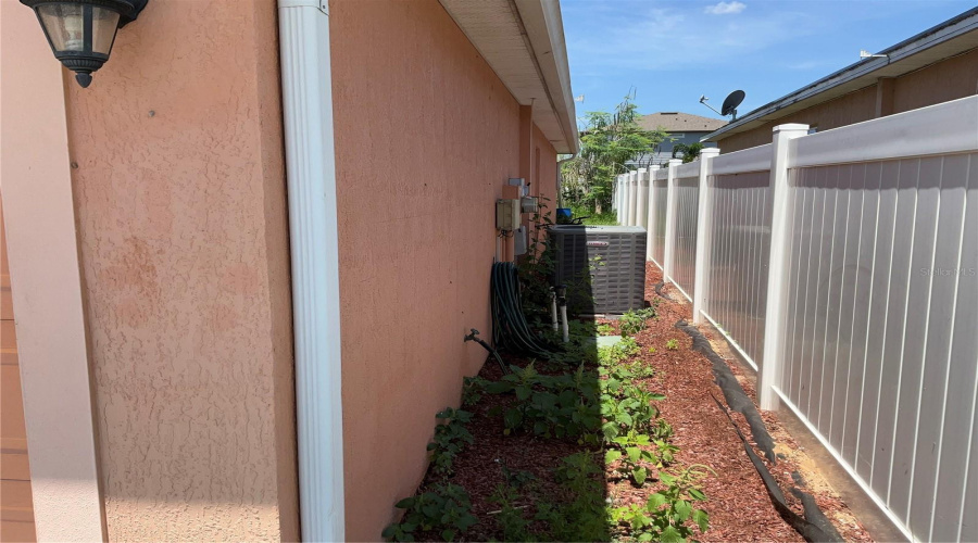 DAVENPORT, Florida 33837, 4 Bedrooms Bedrooms, ,2 BathroomsBathrooms,Residential,For Sale,CAPTAIN HOOK,0,MFRO6331355