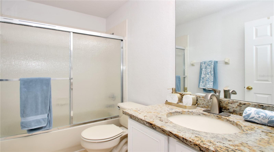 Upstairs full bathroom