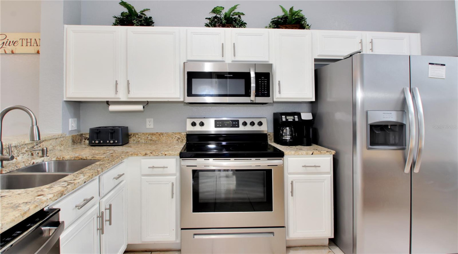 DAVENPORT, Florida 33897, 4 Bedrooms Bedrooms, ,3 BathroomsBathrooms,Residential,For Sale,LA MIRAGE,0,MFRO6334660