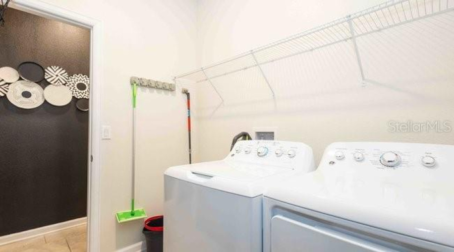 KISSIMMEE, Florida 34746, 5 Bedrooms Bedrooms, ,4 BathroomsBathrooms,Residential,For Sale,LIGHTERKNOT,0,MFRO6334705