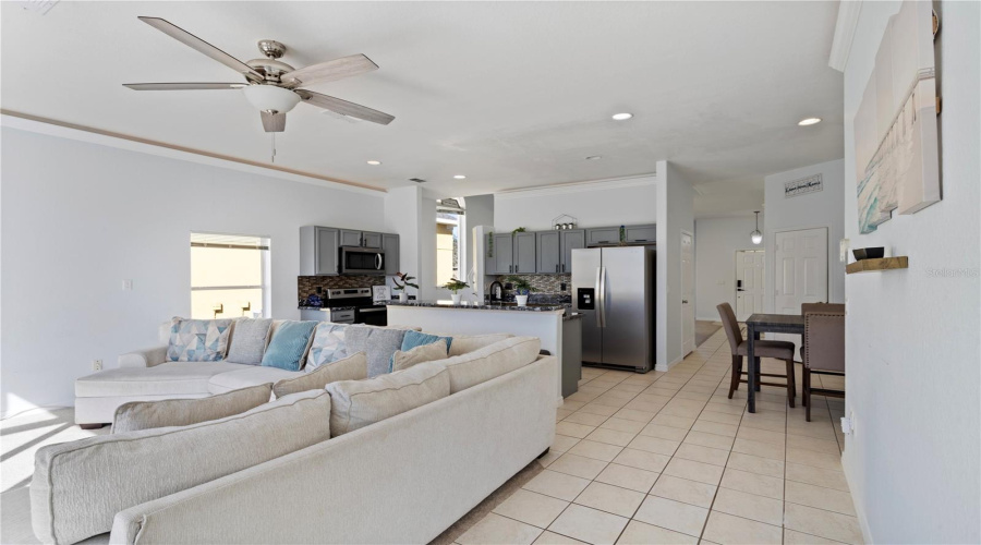 DAVENPORT, Florida 33837, 5 Bedrooms Bedrooms, ,3 BathroomsBathrooms,Residential,For Sale,CADIZ,0,MFRO6334751