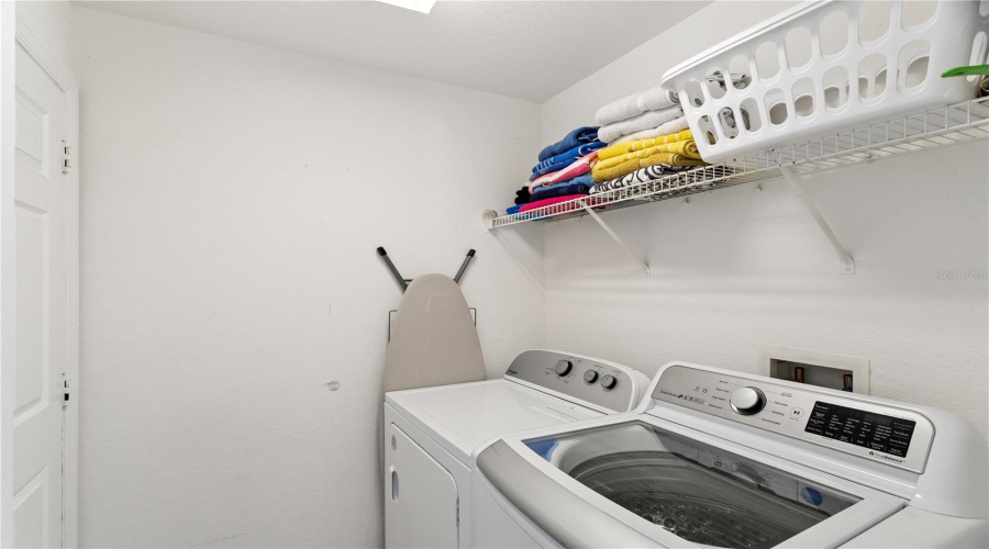 DAVENPORT, Florida 33837, 5 Bedrooms Bedrooms, ,3 BathroomsBathrooms,Residential,For Sale,CADIZ,0,MFRO6334751