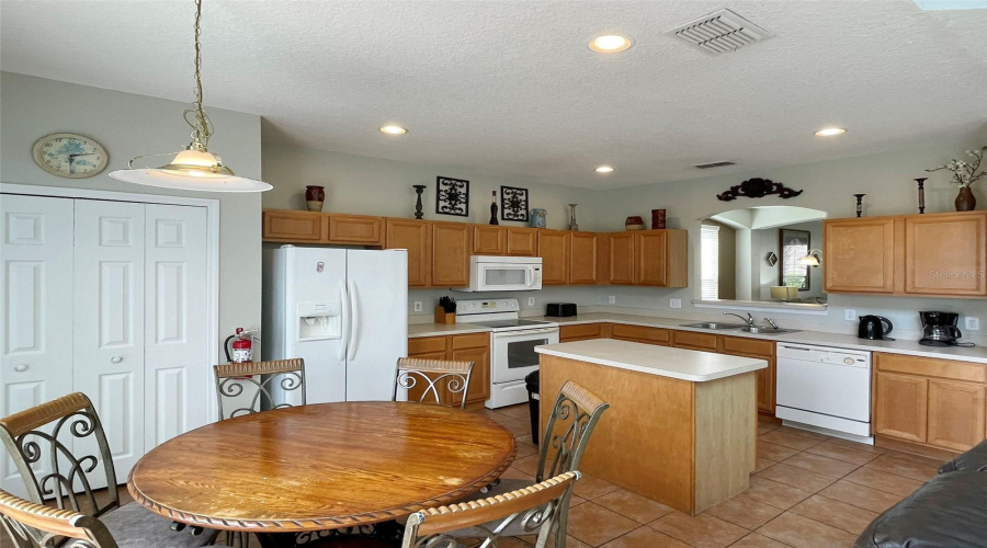 DAVENPORT, Florida 33897, 6 Bedrooms Bedrooms, ,4 BathroomsBathrooms,Residential,For Sale,SEVILLA,0,MFRS5113669