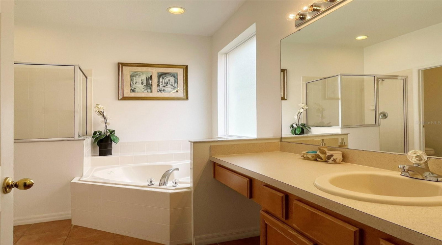 DAVENPORT, Florida 33897, 6 Bedrooms Bedrooms, ,4 BathroomsBathrooms,Residential,For Sale,SEVILLA,0,MFRS5113669