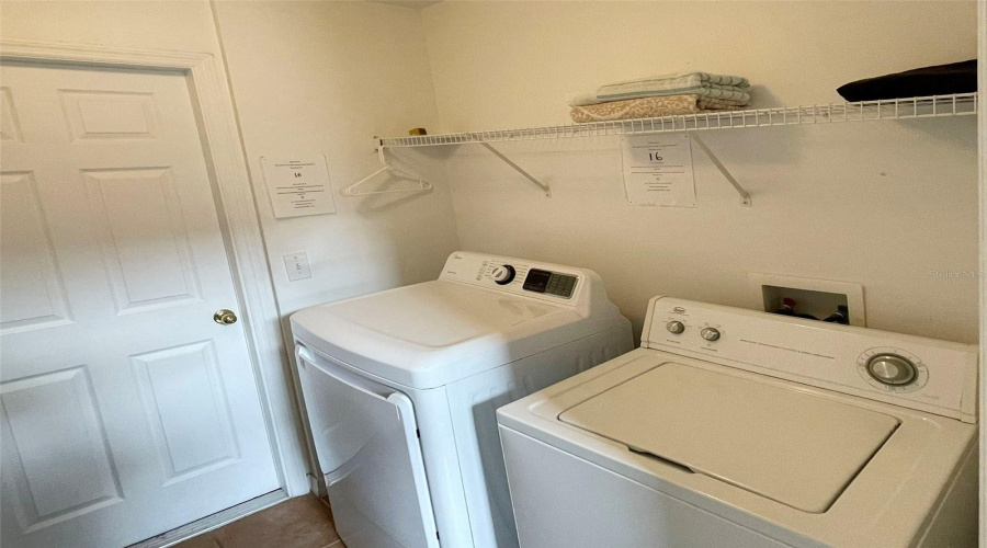 DAVENPORT, Florida 33897, 6 Bedrooms Bedrooms, ,4 BathroomsBathrooms,Residential,For Sale,SEVILLA,0,MFRS5113669