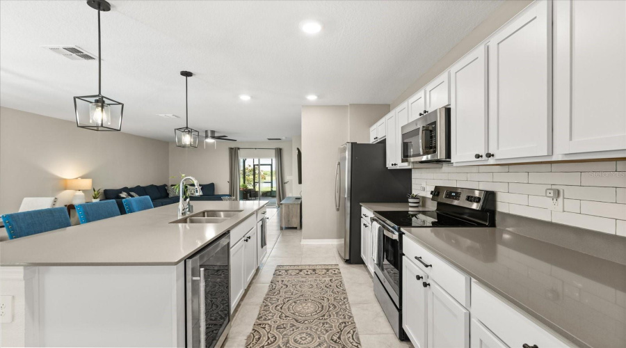 KISSIMMEE, Florida 34746, 5 Bedrooms Bedrooms, ,2 BathroomsBathrooms,Residential,For Sale,BABBLING BROOK,0,MFRO6334916