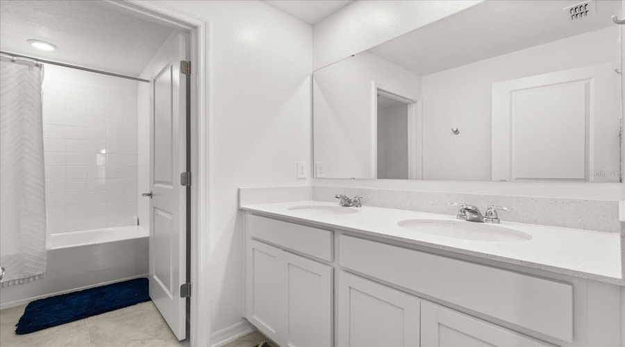 KISSIMMEE, Florida 34746, 5 Bedrooms Bedrooms, ,2 BathroomsBathrooms,Residential,For Sale,BABBLING BROOK,0,MFRO6334916