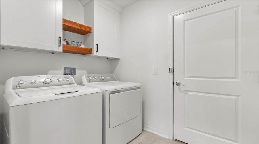 KISSIMMEE, Florida 34746, 5 Bedrooms Bedrooms, ,2 BathroomsBathrooms,Residential,For Sale,BABBLING BROOK,0,MFRO6334916