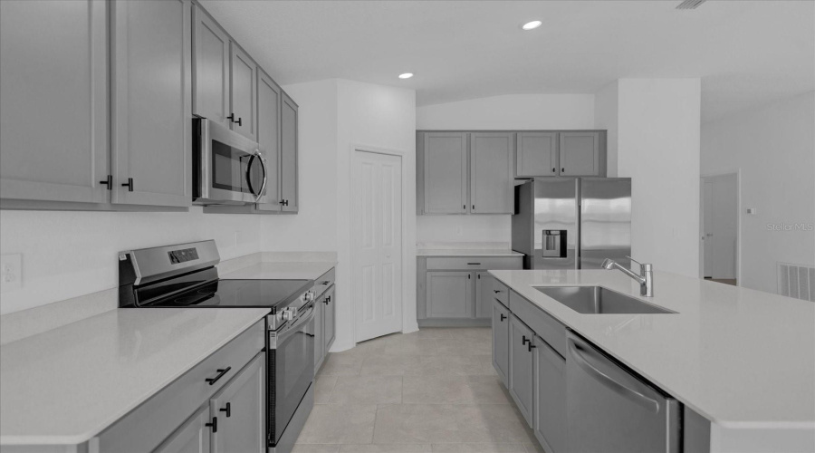 KISSIMMEE, Florida 34746, 4 Bedrooms Bedrooms, ,2 BathroomsBathrooms,Residential,For Sale,WORCHESTER,0,MFRO6232282
