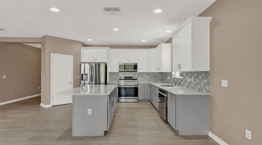 DAVENPORT, Florida 33837, 4 Bedrooms Bedrooms, ,2 BathroomsBathrooms,Residential,For Sale,BRIDGEFORD CROSSING,0,MFRO6334955