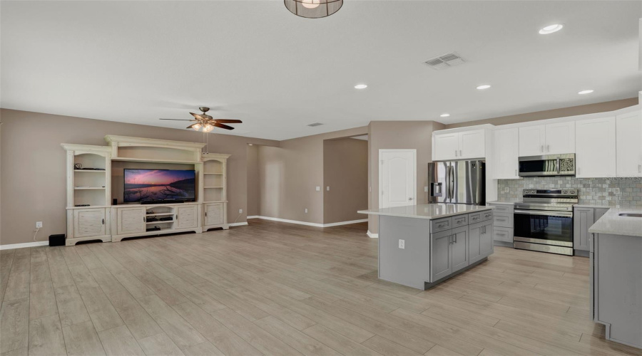 DAVENPORT, Florida 33837, 4 Bedrooms Bedrooms, ,2 BathroomsBathrooms,Residential,For Sale,BRIDGEFORD CROSSING,0,MFRO6334955