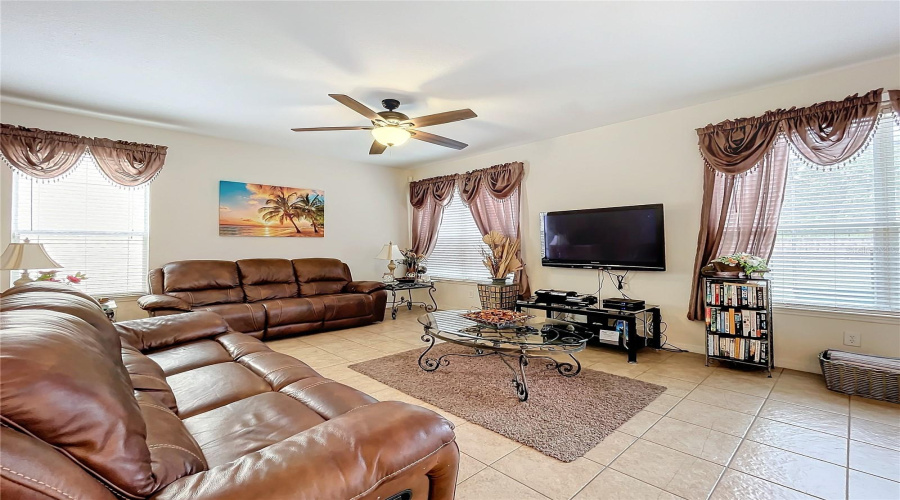 DAVENPORT, Florida 33837, 4 Bedrooms Bedrooms, ,4 BathroomsBathrooms,Residential,For Sale,ORANGE COSMOS,0,MFRG5086625