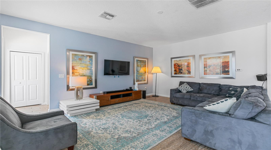 KISSIMMEE, Florida 34746, 6 Bedrooms Bedrooms, ,6 BathroomsBathrooms,Residential,For Sale,MARCELLO,0,MFRO6335238