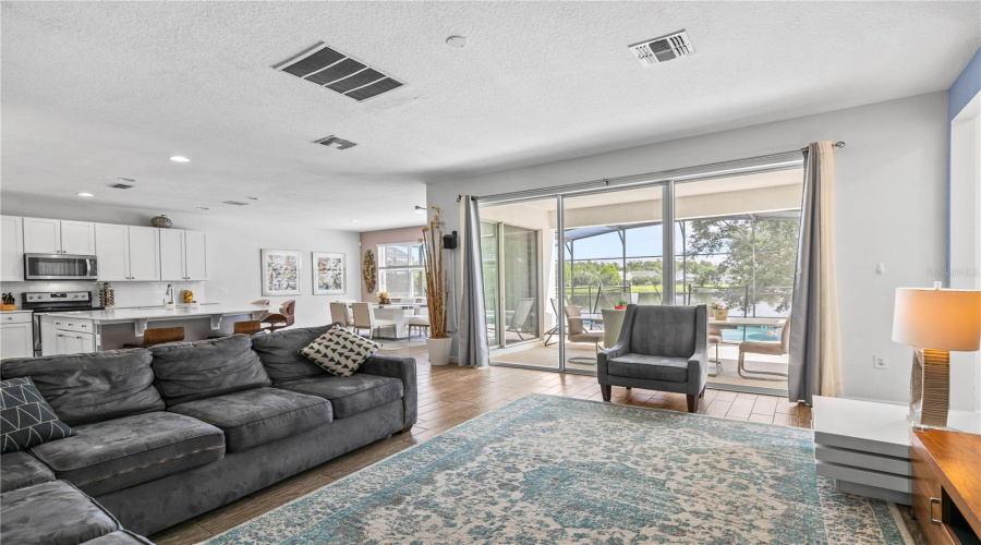 KISSIMMEE, Florida 34746, 6 Bedrooms Bedrooms, ,6 BathroomsBathrooms,Residential,For Sale,MARCELLO,0,MFRO6335238