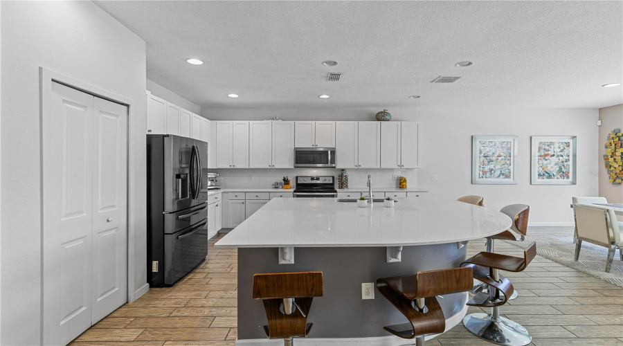 KISSIMMEE, Florida 34746, 6 Bedrooms Bedrooms, ,6 BathroomsBathrooms,Residential,For Sale,MARCELLO,0,MFRO6335238