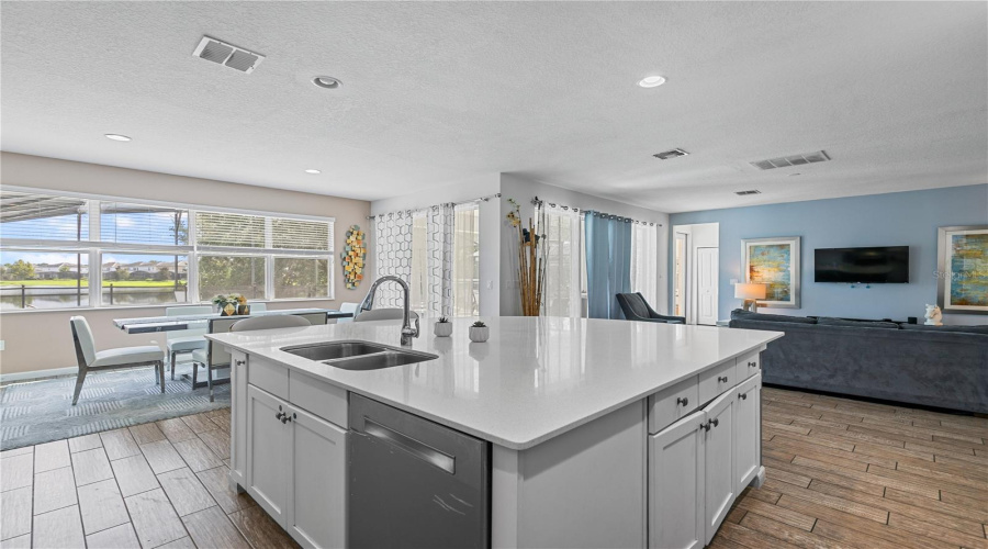 KISSIMMEE, Florida 34746, 6 Bedrooms Bedrooms, ,6 BathroomsBathrooms,Residential,For Sale,MARCELLO,0,MFRO6335238