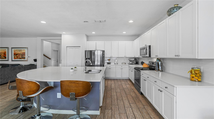 KISSIMMEE, Florida 34746, 6 Bedrooms Bedrooms, ,6 BathroomsBathrooms,Residential,For Sale,MARCELLO,0,MFRO6335238