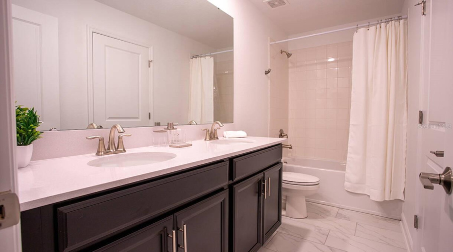 KISSIMMEE, Florida 34746, 7 Bedrooms Bedrooms, ,5 BathroomsBathrooms,Residential,For Sale,PARAGRAPH,0,MFRO6334812