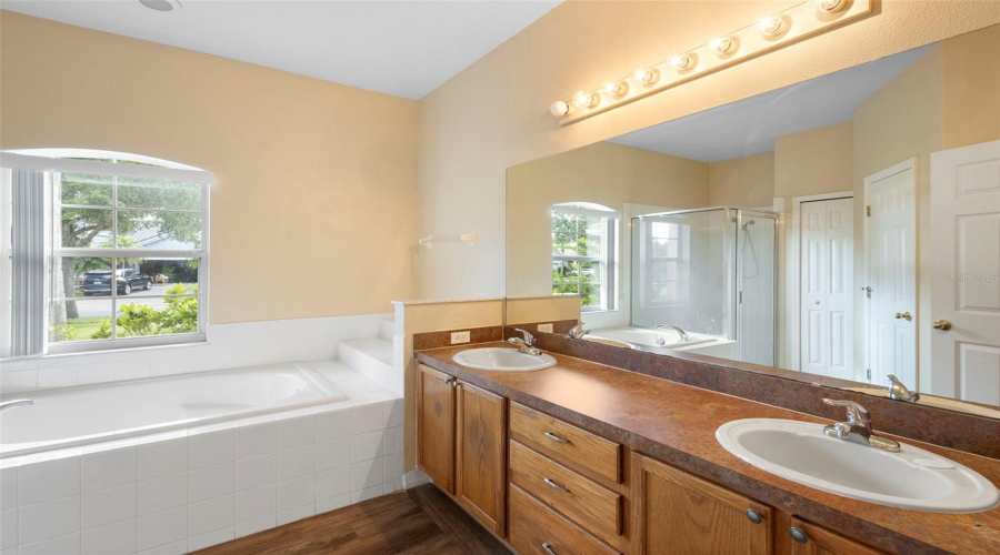 KISSIMMEE, Florida 34746, 4 Bedrooms Bedrooms, ,2 BathroomsBathrooms,Residential,For Sale,WINDING,0,MFRS5132502