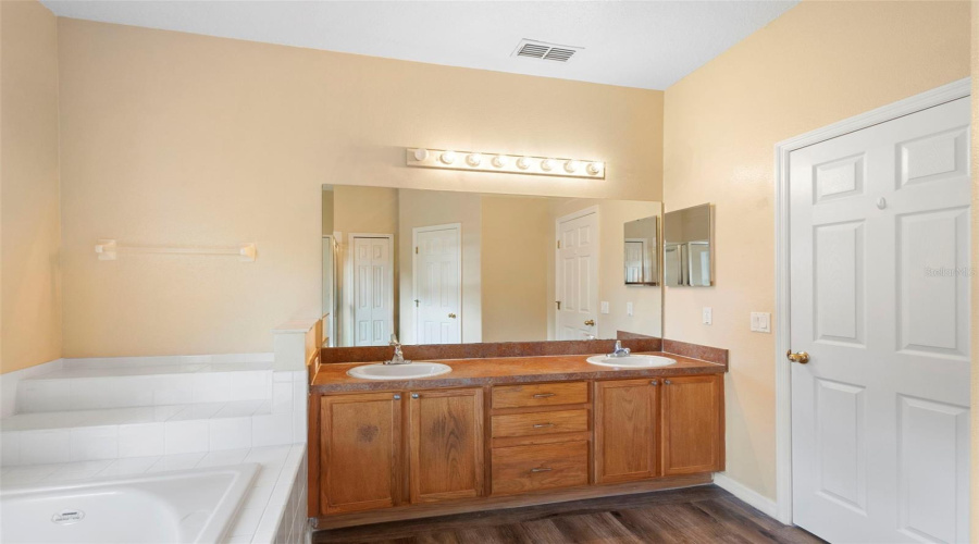 KISSIMMEE, Florida 34746, 4 Bedrooms Bedrooms, ,2 BathroomsBathrooms,Residential,For Sale,WINDING,0,MFRS5132502