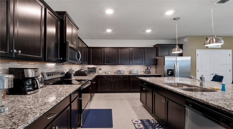 DAVENPORT, Florida 33897, 9 Bedrooms Bedrooms, ,6 BathroomsBathrooms,Residential,For Sale,LILAC,0,MFRO6334689