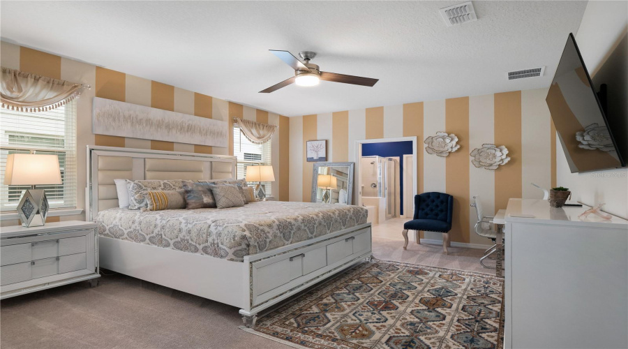 DAVENPORT, Florida 33897, 9 Bedrooms Bedrooms, ,6 BathroomsBathrooms,Residential,For Sale,LILAC,0,MFRO6334689