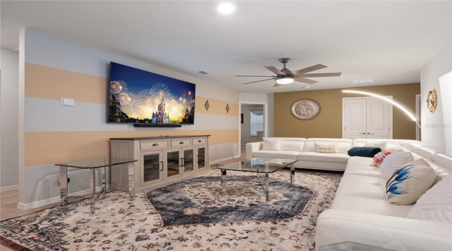 DAVENPORT, Florida 33897, 9 Bedrooms Bedrooms, ,6 BathroomsBathrooms,Residential,For Sale,LILAC,0,MFRO6334689