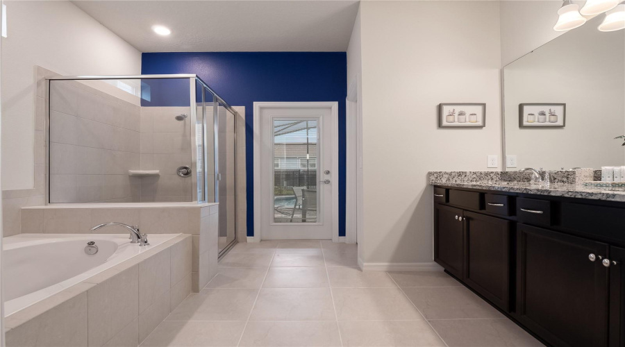 DAVENPORT, Florida 33897, 9 Bedrooms Bedrooms, ,6 BathroomsBathrooms,Residential,For Sale,LILAC,0,MFRO6334689
