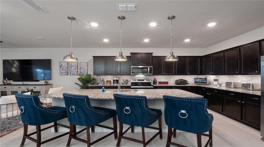 DAVENPORT, Florida 33897, 9 Bedrooms Bedrooms, ,6 BathroomsBathrooms,Residential,For Sale,LILAC,0,MFRO6334689