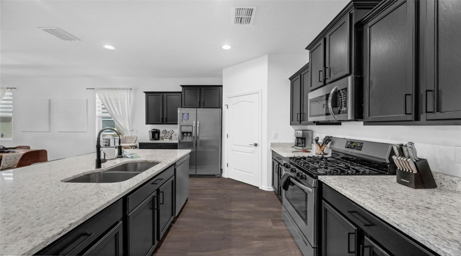 DAVENPORT, Florida 33837, 5 Bedrooms Bedrooms, ,4 BathroomsBathrooms,Residential,For Sale,OAKBOURNE,0,MFRS5132675