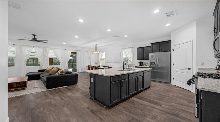 DAVENPORT, Florida 33837, 5 Bedrooms Bedrooms, ,4 BathroomsBathrooms,Residential,For Sale,OAKBOURNE,0,MFRS5132675
