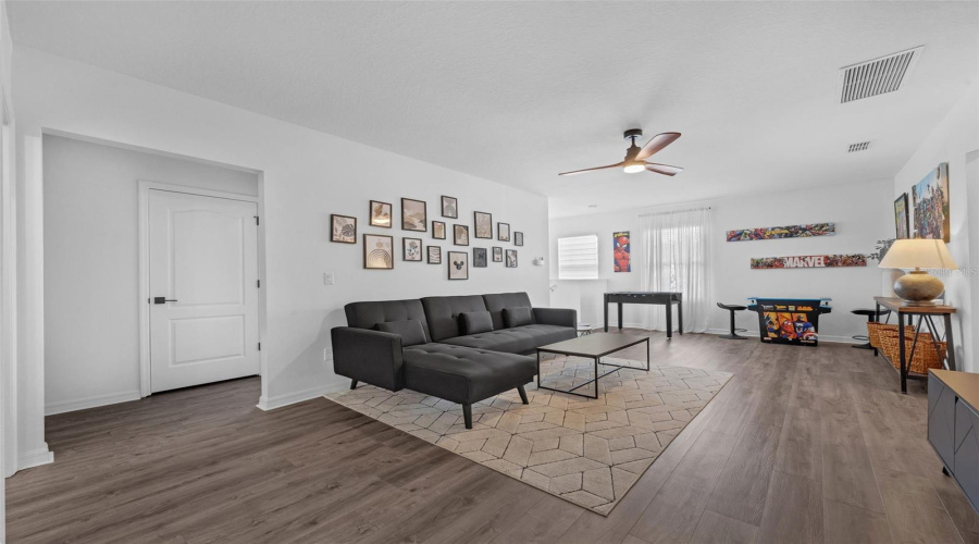 DAVENPORT, Florida 33837, 5 Bedrooms Bedrooms, ,4 BathroomsBathrooms,Residential,For Sale,OAKBOURNE,0,MFRS5132675