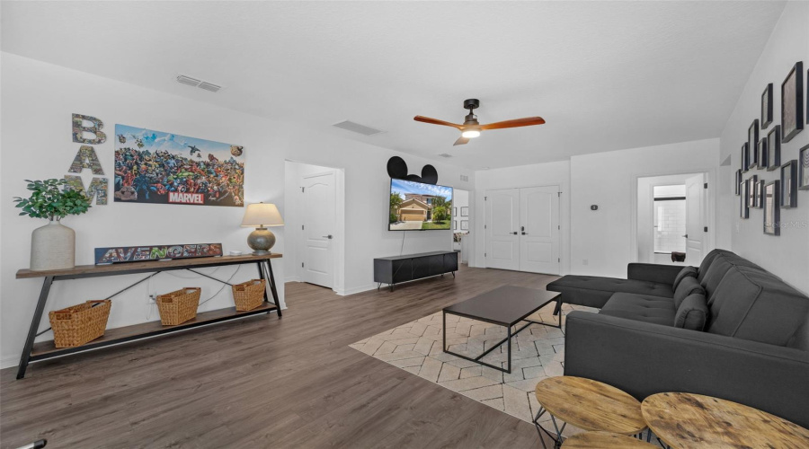 DAVENPORT, Florida 33837, 5 Bedrooms Bedrooms, ,4 BathroomsBathrooms,Residential,For Sale,OAKBOURNE,0,MFRS5132675