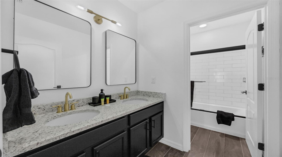 DAVENPORT, Florida 33837, 5 Bedrooms Bedrooms, ,4 BathroomsBathrooms,Residential,For Sale,OAKBOURNE,0,MFRS5132675