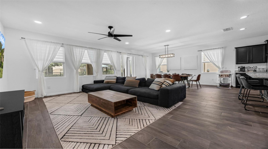 DAVENPORT, Florida 33837, 5 Bedrooms Bedrooms, ,4 BathroomsBathrooms,Residential,For Sale,OAKBOURNE,0,MFRS5132675