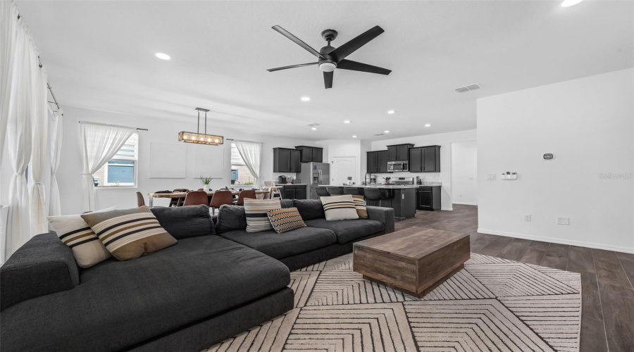 DAVENPORT, Florida 33837, 5 Bedrooms Bedrooms, ,4 BathroomsBathrooms,Residential,For Sale,OAKBOURNE,0,MFRS5132675