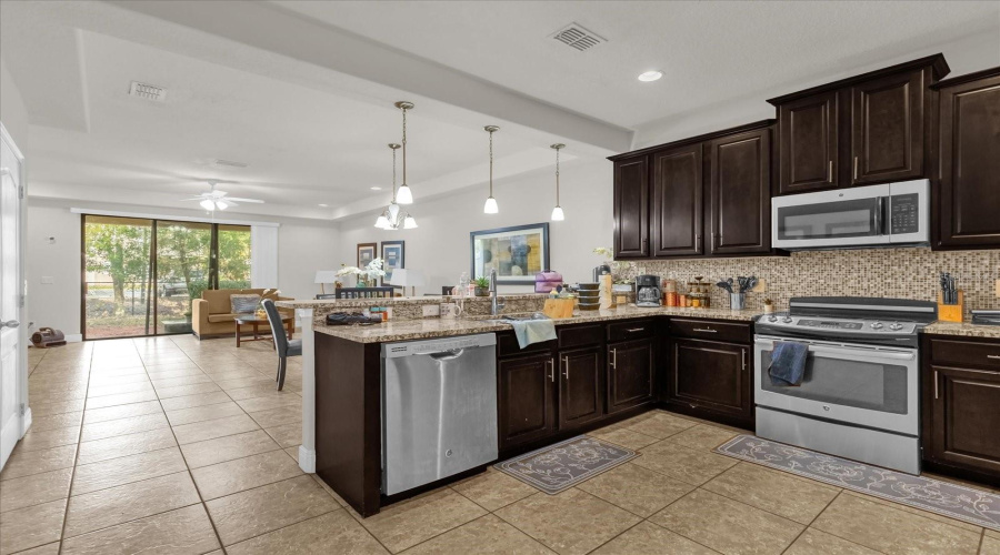 DAVENPORT, Florida 33896, 3 Bedrooms Bedrooms, ,2 BathroomsBathrooms,Residential,For Sale,ROSEVILLE,0,MFRS5117503