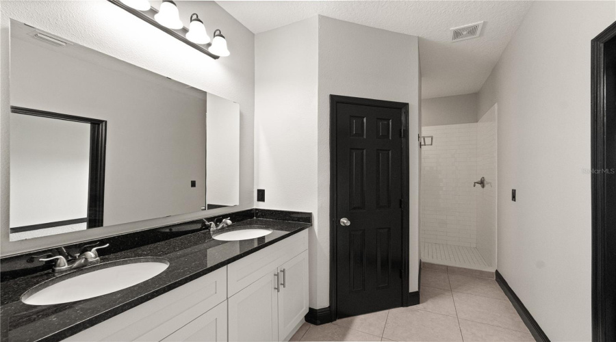 DAVENPORT, Florida 33896, 4 Bedrooms Bedrooms, ,2 BathroomsBathrooms,Residential,For Sale,LAKE SHORE,0,MFRTB8417102