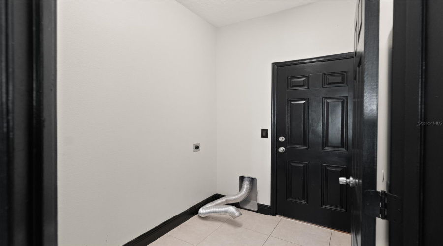 DAVENPORT, Florida 33896, 4 Bedrooms Bedrooms, ,2 BathroomsBathrooms,Residential,For Sale,LAKE SHORE,0,MFRTB8417102