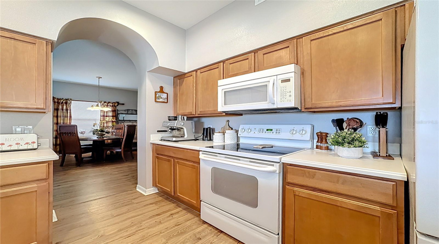DAVENPORT, Florida 33896, 5 Bedrooms Bedrooms, ,3 BathroomsBathrooms,Residential,For Sale,HENLEY,0,MFRS5132627