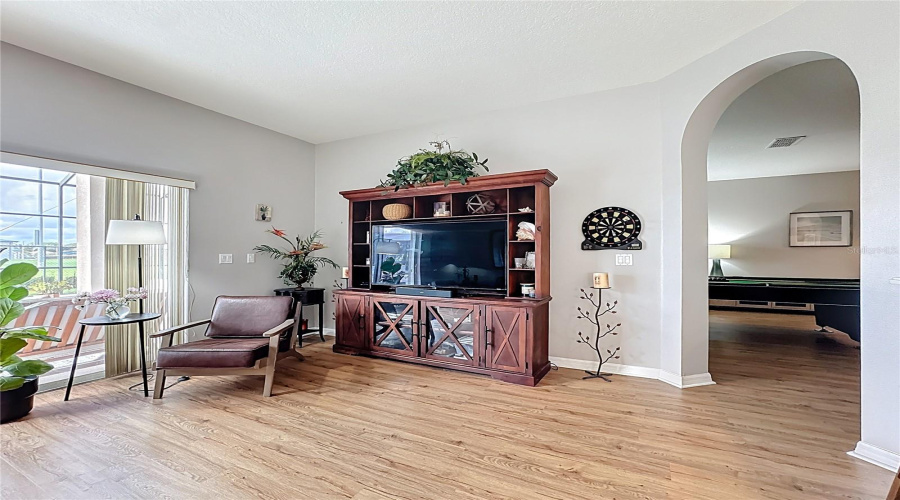 DAVENPORT, Florida 33896, 5 Bedrooms Bedrooms, ,3 BathroomsBathrooms,Residential,For Sale,HENLEY,0,MFRS5132627