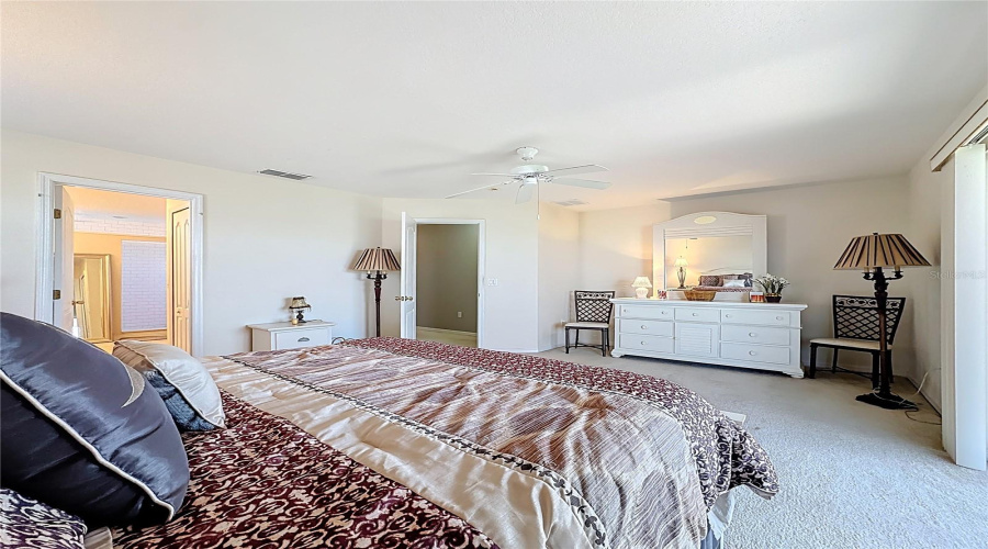 DAVENPORT, Florida 33896, 5 Bedrooms Bedrooms, ,3 BathroomsBathrooms,Residential,For Sale,HENLEY,0,MFRS5132627