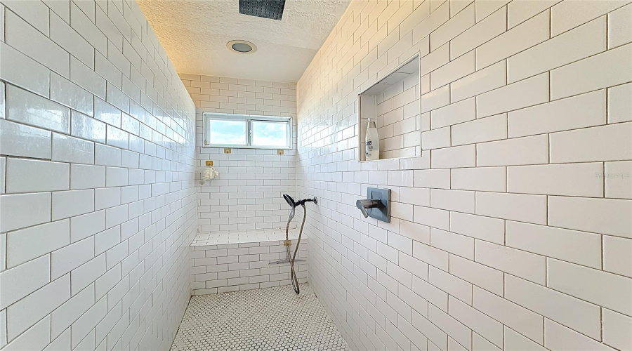 DAVENPORT, Florida 33896, 5 Bedrooms Bedrooms, ,3 BathroomsBathrooms,Residential,For Sale,HENLEY,0,MFRS5132627