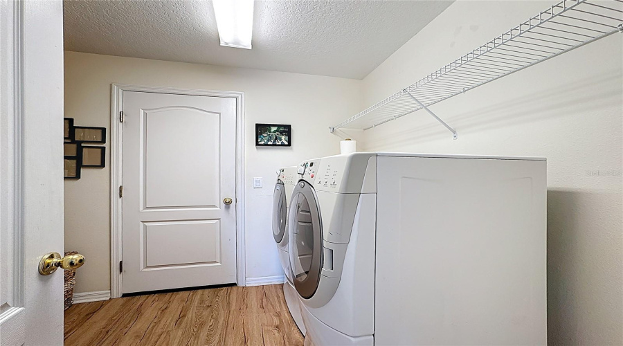 DAVENPORT, Florida 33896, 5 Bedrooms Bedrooms, ,3 BathroomsBathrooms,Residential,For Sale,HENLEY,0,MFRS5132627