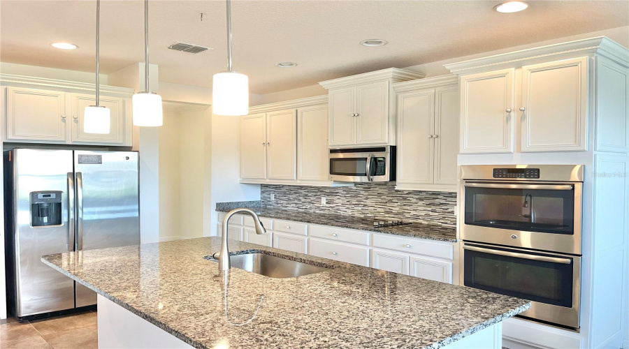 KISSIMMEE, Florida 34746, 5 Bedrooms Bedrooms, ,4 BathroomsBathrooms,Residential,For Sale,RIALTO,0,MFRS5132492