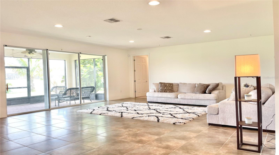 KISSIMMEE, Florida 34746, 5 Bedrooms Bedrooms, ,4 BathroomsBathrooms,Residential,For Sale,RIALTO,0,MFRS5132492