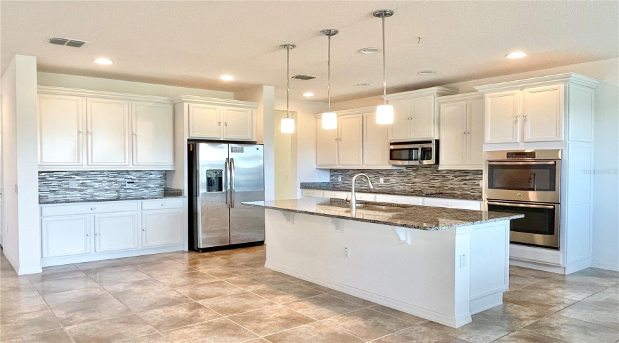 KISSIMMEE, Florida 34746, 5 Bedrooms Bedrooms, ,4 BathroomsBathrooms,Residential,For Sale,RIALTO,0,MFRS5132492