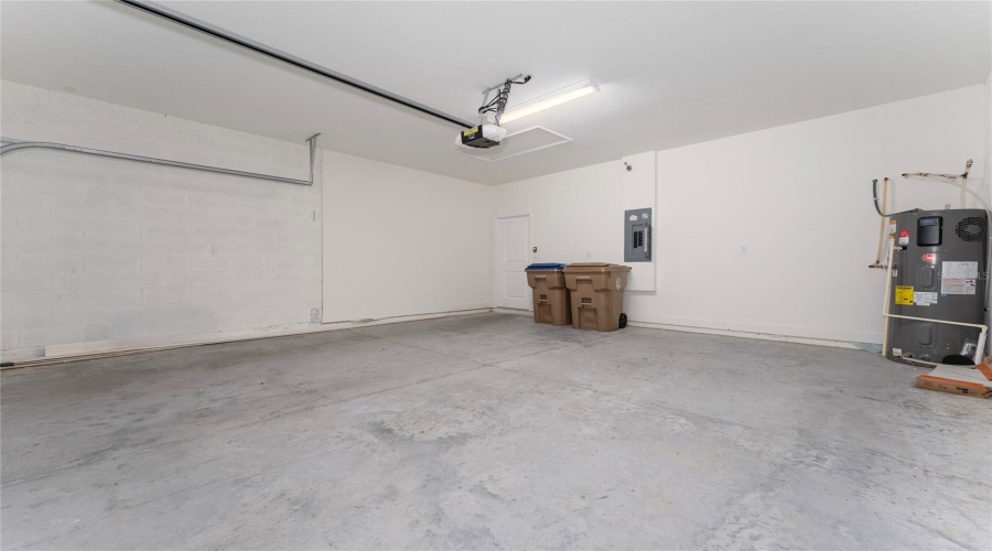 DAVENPORT, Florida 33896, 4 Bedrooms Bedrooms, ,3 BathroomsBathrooms,Residential,For Sale,OVERPOOL,0,MFRS5132690